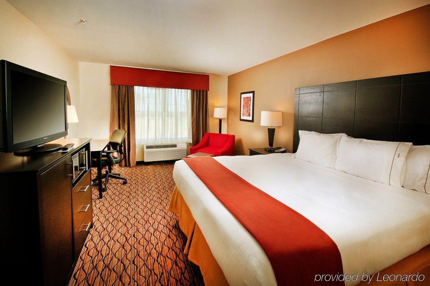Holiday Inn Express Hotel And Suites Pearsall By Ihg Екстер'єр фото