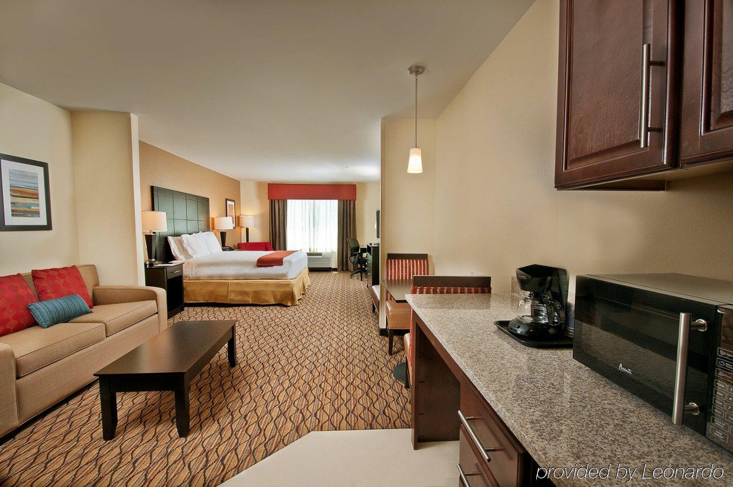 Holiday Inn Express Hotel And Suites Pearsall By Ihg Екстер'єр фото